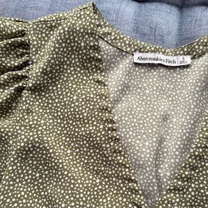 Abercrombie & Fitch Green Dotted Blouse size S small